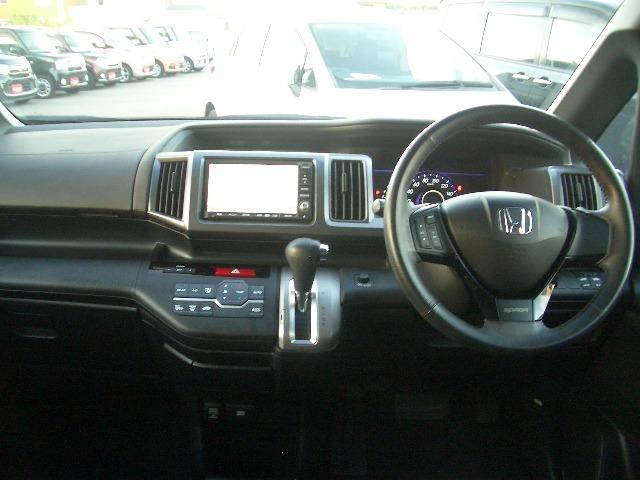 ステップワゴンスパーダ Ｚ　／フリップモニター／ナビＴＶ／両側電動スライドバックカメラ／ＨＩＤ／ＥＴＣ／スマートキー／ＤＶＤ再生／イモビライザー／オートライト（8枚目）