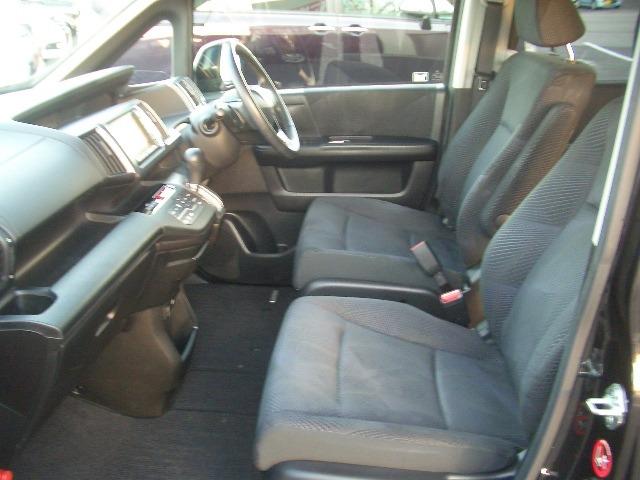 ステップワゴンスパーダ Ｚ　／フリップモニター／ナビＴＶ／両側電動スライドバックカメラ／ＨＩＤ／ＥＴＣ／スマートキー／ＤＶＤ再生／イモビライザー／オートライト（9枚目）