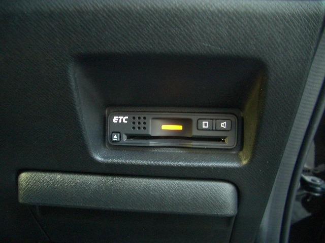 ステップワゴンスパーダ Ｚ　／フリップモニター／ナビＴＶ／両側電動スライドバックカメラ／ＨＩＤ／ＥＴＣ／スマートキー／ＤＶＤ再生／イモビライザー／オートライト（15枚目）