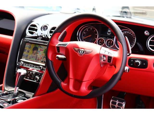 コンチネンタル ＧＴ　Ｖ８　正規Ｄ車　赤黒コンビレザー（9枚目）