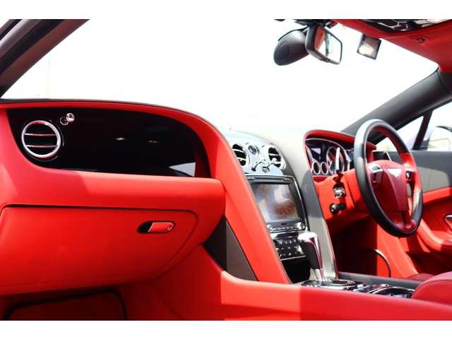 コンチネンタル ＧＴ　Ｖ８　正規Ｄ車　赤黒コンビレザー（19枚目）
