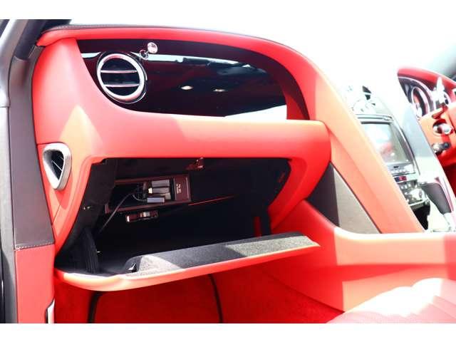 コンチネンタル ＧＴ　Ｖ８　正規Ｄ車　赤黒コンビレザー（26枚目）