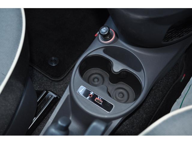 ５００ スカッコ　１００台限定車／１オーナー／禁煙車／ガラスルーフ／ナビ／フルセグＴＶ／Ｂｌｕｅｔｏｏｔｈ／ＣＤ／ＤＶＤ／クリアランスソナー／ＨＩＤライト／フォグ／純正専用１５インチアルミ／Ｔベルト交換済／整備記録簿（10枚目）