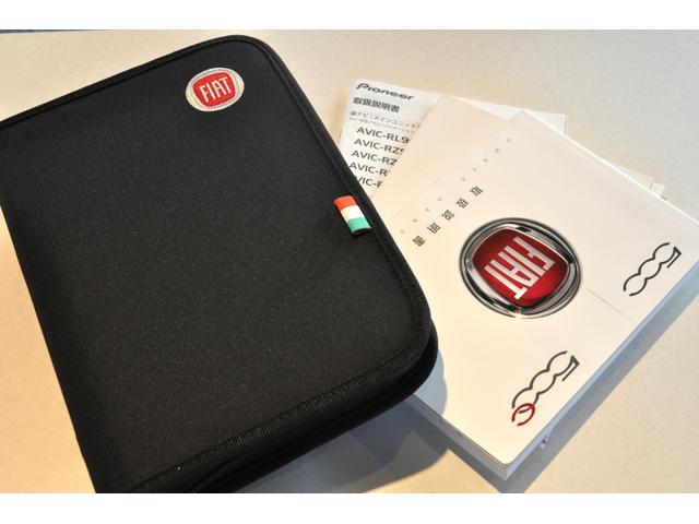 専用バック、フィアット５００取扱説明書、メンテナンスノート、整備記録簿、ナビ取扱説明書です♪