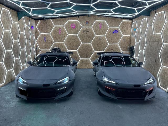 ＢＲＺ Ｓ　ＶＬＡＮＤシーケンシャルＨＩＤヘッドライト／社外エアダクト付ワイドフェンダー／社外Ｒバンパー／スポイラー付ラプターＦバンパー／ＧＴウィング／スマートキー＆ＰＵＳＨスタート／ナビＴＶ／Ｂカメラ（31枚目）