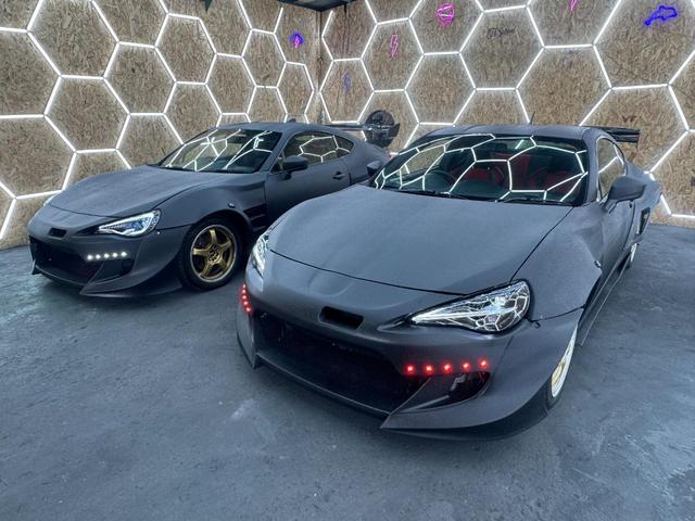 ＢＲＺ Ｓ　ＶＬＡＮＤシーケンシャルＨＩＤヘッドライト／社外エアダクト付ワイドフェンダー／社外Ｒバンパー／スポイラー付ラプターＦバンパー／ＧＴウィング／スマートキー＆ＰＵＳＨスタート／ナビＴＶ／Ｂカメラ（33枚目）