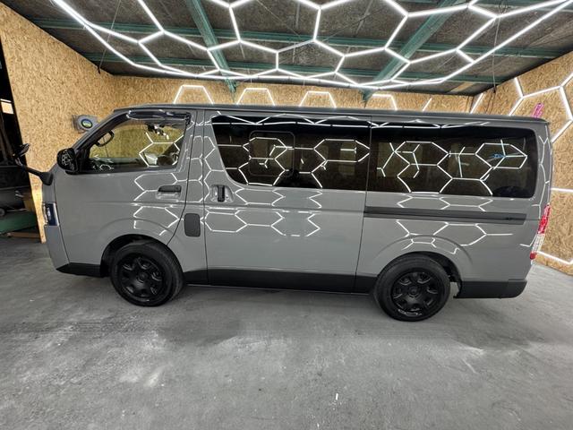 ハイエースバン ロングＤＸ　ＧＬパッケージ　リアエアコン＆ヒーター　ミディアムグレー×マットブラックカスタム　前後ＧＬシート　１０．１インチアンドロイドナビ　バックモニター　マットブラックグリル　インナーブラックＬＥＤライト　ＥＴＣ　ドラレコ（9枚目）