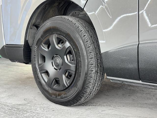 ハイエースバン ロングＤＸ　ＧＬパッケージ　リアエアコン＆ヒーター　ミディアムグレー×マットブラックカスタム　前後ＧＬシート　１０．１インチアンドロイドナビ　バックモニター　マットブラックグリル　インナーブラックＬＥＤライト　ＥＴＣ　ドラレコ（11枚目）