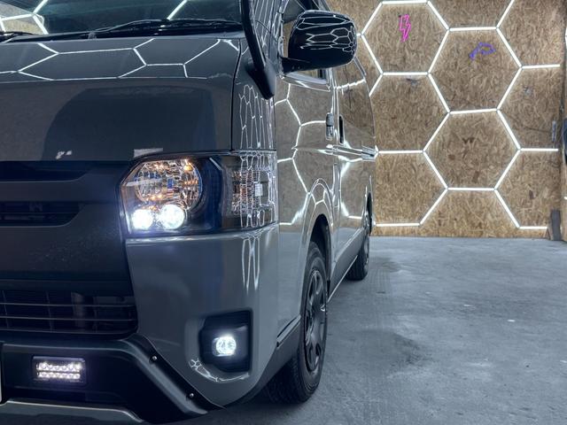 ハイエースバン ロングＤＸ　ＧＬパッケージ　リアエアコン＆ヒーター　ミディアムグレー×マットブラックカスタム　前後ＧＬシート　１０．１インチアンドロイドナビ　バックモニター　マットブラックグリル　インナーブラックＬＥＤライト　ＥＴＣ　ドラレコ（12枚目）