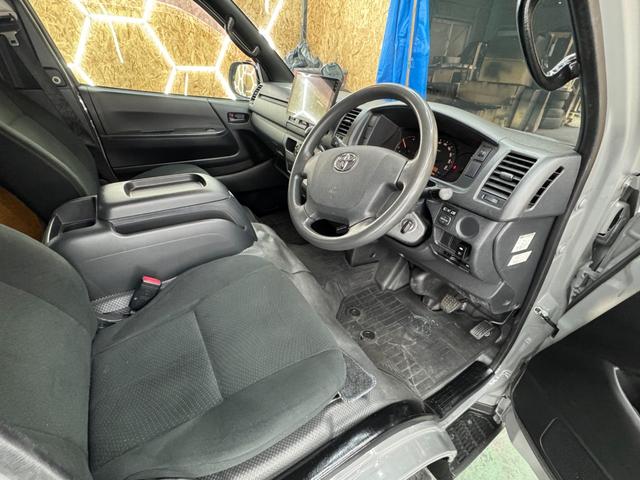 ハイエースバン ロングＤＸ　ＧＬパッケージ　リアエアコン＆ヒーター　ミディアムグレー×マットブラックカスタム　前後ＧＬシート　１０．１インチアンドロイドナビ　バックモニター　マットブラックグリル　インナーブラックＬＥＤライト　ＥＴＣ　ドラレコ（15枚目）