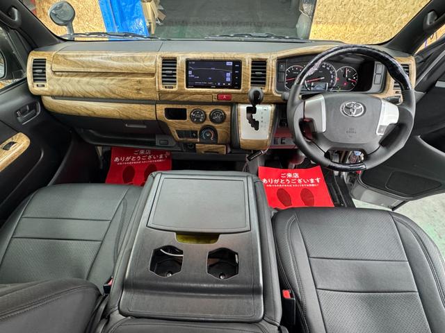 レジアスエースバン ミディアムグレー×ラプターブラック 新品LED内臓バンパーガード 荷室内装WOOD仕様 新品ガングリップステアリング 新品木目インテリアパネル フルセグTV ナビ バックカメラ 電動格納ミラー(19枚目)