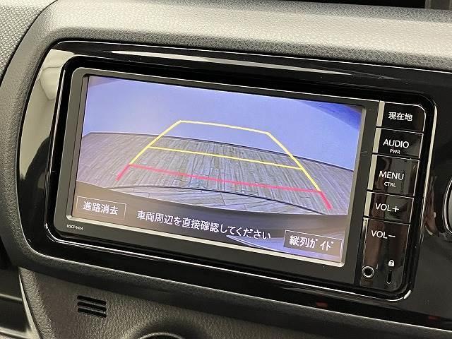 ヴィッツ Ｆ　禁煙車　純正ＳＤナビ　フルセグ　バックカメラ　純正１４インチタイヤ　ＬＥＤヘッドライト　スマートキー　ＥＴＣ　パワーウィンド　オートライト　フルセグ　マニュアルエアコン　パワーウィンド　パワステ