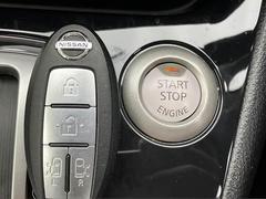 【インテリジェントキー・プッシュスタート】キーを身につけている状態なら、ドアに付いているスイッチを押すだけで、ドアロックの開閉ができる機能。エンジン始動も便利です 7