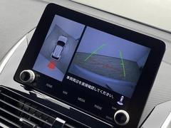 【全周囲カメラ】を装備しております。フロント・サイド・リアのカメラで危険察知。狭い駐車場でも安心して駐車できますね。 3