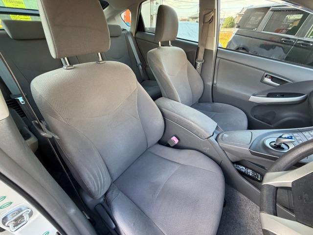 プリウス S アイドリングストップ搭載 Bモニタ- フルセグ地デジ インテリキー デュアルエアバック エアB イモビライザー ナビTV AUTOエアコン 横スベリ防止 衝突安全ボディ ETC装備 ABS(7枚目)