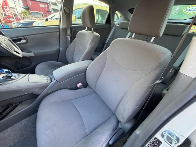 プリウス S アイドリングストップ搭載 Bモニタ- フルセグ地デジ インテリキー デュアルエアバック エアB イモビライザー ナビTV AUTOエアコン 横スベリ防止 衝突安全ボディ ETC装備 ABS(8枚目)