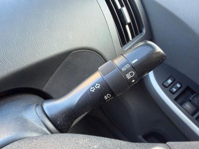 プリウス S アイドリングストップ搭載 Bモニタ- フルセグ地デジ インテリキー デュアルエアバック エアB イモビライザー ナビTV AUTOエアコン 横スベリ防止 衝突安全ボディ ETC装備 ABS(14枚目)