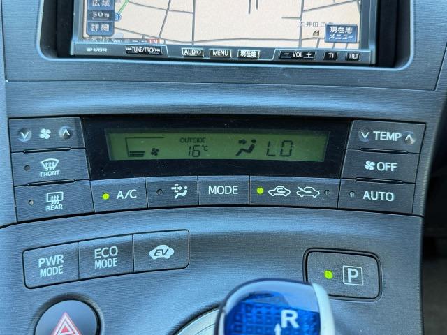 プリウス S アイドリングストップ搭載 Bモニタ- フルセグ地デジ インテリキー デュアルエアバック エアB イモビライザー ナビTV AUTOエアコン 横スベリ防止 衝突安全ボディ ETC装備 ABS(20枚目)