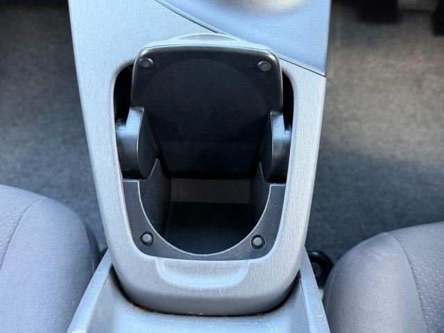 プリウス S アイドリングストップ搭載 Bモニタ- フルセグ地デジ インテリキー デュアルエアバック エアB イモビライザー ナビTV AUTOエアコン 横スベリ防止 衝突安全ボディ ETC装備 ABS(21枚目)