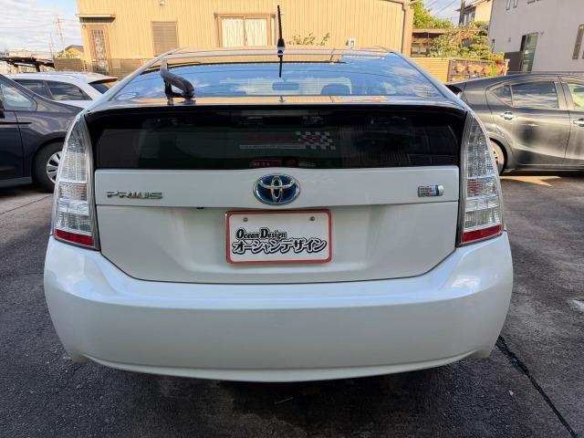 プリウス S アイドリングストップ搭載 Bモニタ- フルセグ地デジ インテリキー デュアルエアバック エアB イモビライザー ナビTV AUTOエアコン 横スベリ防止 衝突安全ボディ ETC装備 ABS(39枚目)