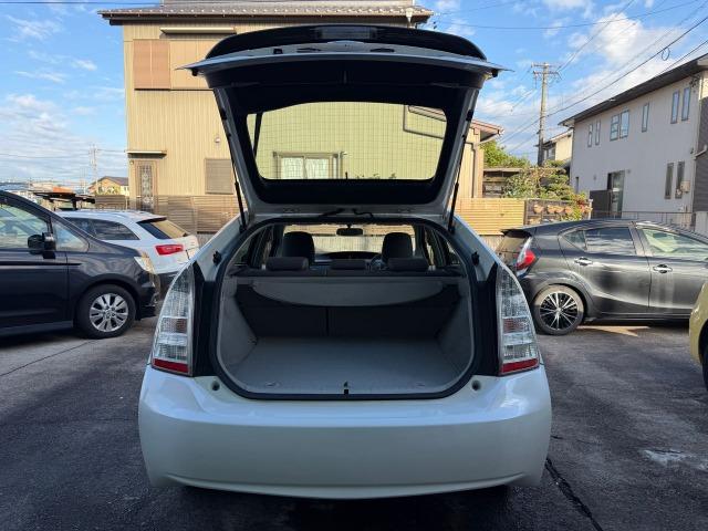 プリウス S アイドリングストップ搭載 Bモニタ- フルセグ地デジ インテリキー デュアルエアバック エアB イモビライザー ナビTV AUTOエアコン 横スベリ防止 衝突安全ボディ ETC装備 ABS(40枚目)