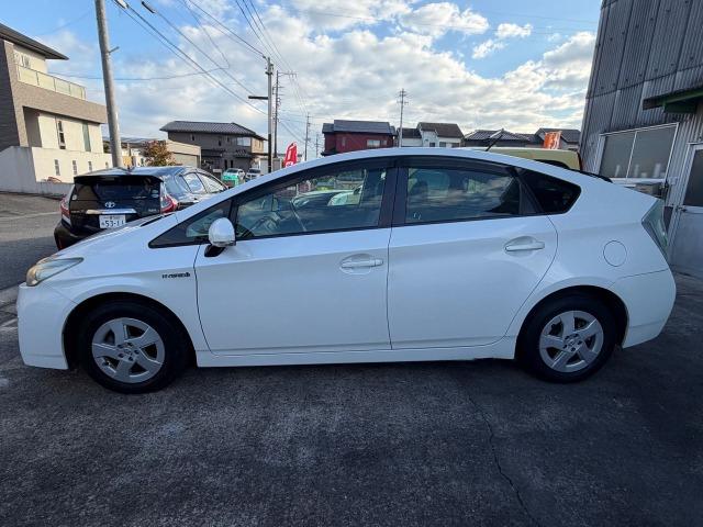 プリウス S アイドリングストップ搭載 Bモニタ- フルセグ地デジ インテリキー デュアルエアバック エアB イモビライザー ナビTV AUTOエアコン 横スベリ防止 衝突安全ボディ ETC装備 ABS(42枚目)