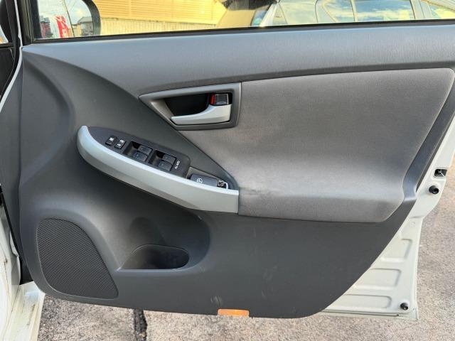 プリウス S アイドリングストップ搭載 Bモニタ- フルセグ地デジ インテリキー デュアルエアバック エアB イモビライザー ナビTV AUTOエアコン 横スベリ防止 衝突安全ボディ ETC装備 ABS(43枚目)