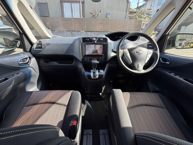 セレナ ハイウェイスター　Ｖセレクション＋セーフティ　ＳＨＶ　タイヤ新品　盗難防止システム　エコモード　衝突安全ボディ　インテリキー　Ｗエアコン　ＬＥＤヘッドランプ　オートクルーズコントロール　３列シート　フルフラットシート　ナビＴＶ　ＥＴＣ　パワーウィンドウ（4枚目）