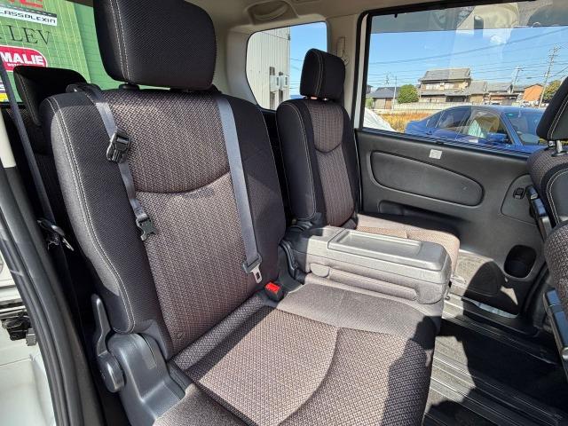 セレナ ハイウェイスター　Ｖセレクション＋セーフティ　ＳＨＶ　タイヤ新品　盗難防止システム　エコモード　衝突安全ボディ　インテリキー　Ｗエアコン　ＬＥＤヘッドランプ　オートクルーズコントロール　３列シート　フルフラットシート　ナビＴＶ　ＥＴＣ　パワーウィンドウ（9枚目）