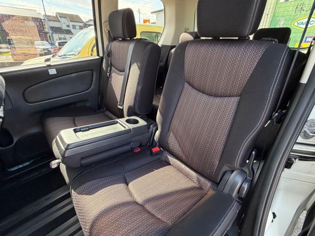 セレナ ハイウェイスター　Ｖセレクション＋セーフティ　ＳＨＶ　タイヤ新品　盗難防止システム　エコモード　衝突安全ボディ　インテリキー　Ｗエアコン　ＬＥＤヘッドランプ　オートクルーズコントロール　３列シート　フルフラットシート　ナビＴＶ　ＥＴＣ　パワーウィンドウ（10枚目）