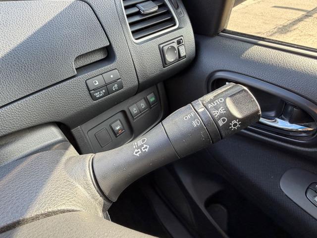 セレナ ハイウェイスター　Ｖセレクション＋セーフティ　ＳＨＶ　タイヤ新品　盗難防止システム　エコモード　衝突安全ボディ　インテリキー　Ｗエアコン　ＬＥＤヘッドランプ　オートクルーズコントロール　３列シート　フルフラットシート　ナビＴＶ　ＥＴＣ　パワーウィンドウ（16枚目）