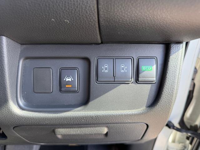 セレナ ハイウェイスター　Ｖセレクション＋セーフティ　ＳＨＶ　タイヤ新品　盗難防止システム　エコモード　衝突安全ボディ　インテリキー　Ｗエアコン　ＬＥＤヘッドランプ　オートクルーズコントロール　３列シート　フルフラットシート　ナビＴＶ　ＥＴＣ　パワーウィンドウ（28枚目）