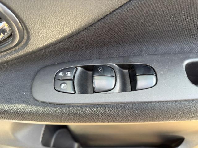 セレナ ハイウェイスター　Ｖセレクション＋セーフティ　ＳＨＶ　タイヤ新品　盗難防止システム　エコモード　衝突安全ボディ　インテリキー　Ｗエアコン　ＬＥＤヘッドランプ　オートクルーズコントロール　３列シート　フルフラットシート　ナビＴＶ　ＥＴＣ　パワーウィンドウ（51枚目）