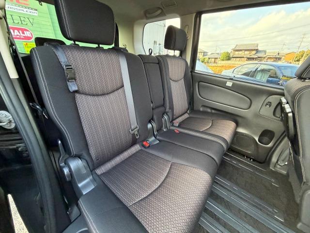 セレナ ハイウェイスター　Ｖセレクション＋セーフティ　ＳＨＶ　タイヤ新品　Ｂｌｕｅｔｏｏｔｈオーディオ　盗難防止システム　衝突安全ボディ　インテリキー　Ｗエアコン　ＬＥＤヘッドランプ　オートクルーズコントロール　３列シート　フルフラットシート　ナビＴＶ（9枚目）