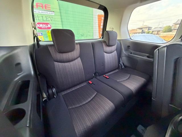 セレナ ハイウェイスター　Ｖセレクション＋セーフティ　ＳＨＶ　タイヤ新品　Ｂｌｕｅｔｏｏｔｈオーディオ　盗難防止システム　衝突安全ボディ　インテリキー　Ｗエアコン　ＬＥＤヘッドランプ　オートクルーズコントロール　３列シート　フルフラットシート　ナビＴＶ（11枚目）