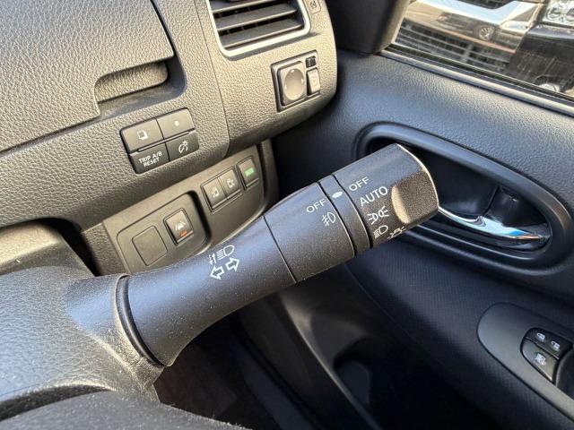 セレナ ハイウェイスター　Ｖセレクション＋セーフティ　ＳＨＶ　タイヤ新品　Ｂｌｕｅｔｏｏｔｈオーディオ　盗難防止システム　衝突安全ボディ　インテリキー　Ｗエアコン　ＬＥＤヘッドランプ　オートクルーズコントロール　３列シート　フルフラットシート　ナビＴＶ（16枚目）