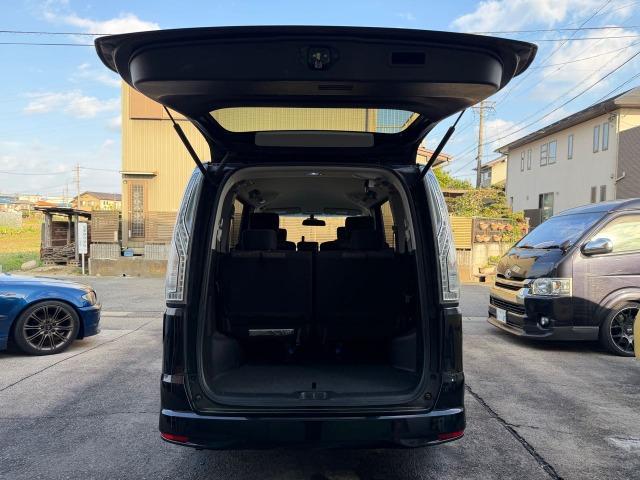 セレナ ハイウェイスター　Ｖセレクション＋セーフティ　ＳＨＶ　タイヤ新品　Ｂｌｕｅｔｏｏｔｈオーディオ　盗難防止システム　衝突安全ボディ　インテリキー　Ｗエアコン　ＬＥＤヘッドランプ　オートクルーズコントロール　３列シート　フルフラットシート　ナビＴＶ（40枚目）