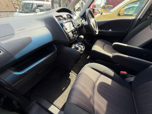 セレナ ハイウェイスターＳ－ＨＶアドバンスドセーフティパック　フロントカメラ　３列　衝突軽減Ｂ　パワーステアリング　フルフラット　オートクルーズ　盗難防止装置　スマートキー　キーフリー　寒冷地仕様　アイドリングストップ　ＡＣ　ＡＢＳ　ウォークスルー　サイドカメラ（6枚目）