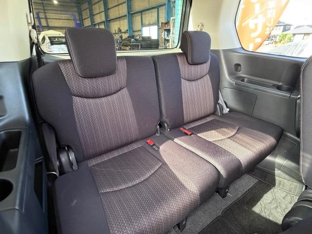 セレナ ハイウェイスターＳ－ＨＶアドバンスドセーフティパック　フロントカメラ　３列　衝突軽減Ｂ　パワーステアリング　フルフラット　オートクルーズ　盗難防止装置　スマートキー　キーフリー　寒冷地仕様　アイドリングストップ　ＡＣ　ＡＢＳ　ウォークスルー　サイドカメラ（11枚目）