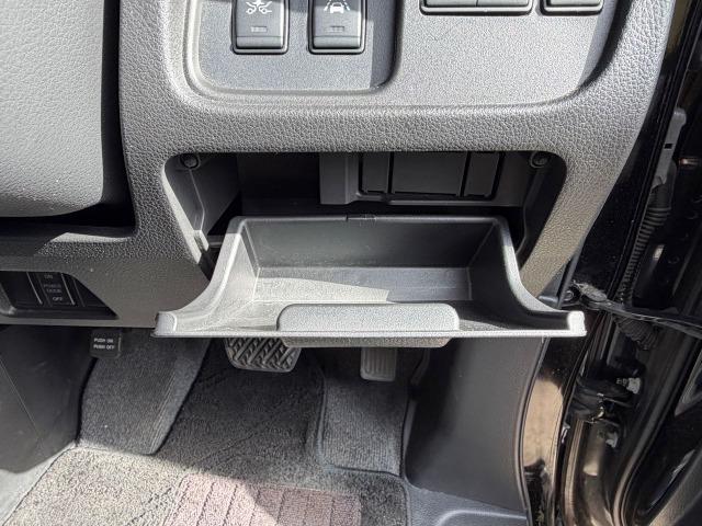 セレナ ハイウェイスターＳ－ＨＶアドバンスドセーフティパック　フロントカメラ　３列　衝突軽減Ｂ　パワーステアリング　フルフラット　オートクルーズ　盗難防止装置　スマートキー　キーフリー　寒冷地仕様　アイドリングストップ　ＡＣ　ＡＢＳ　ウォークスルー　サイドカメラ（22枚目）