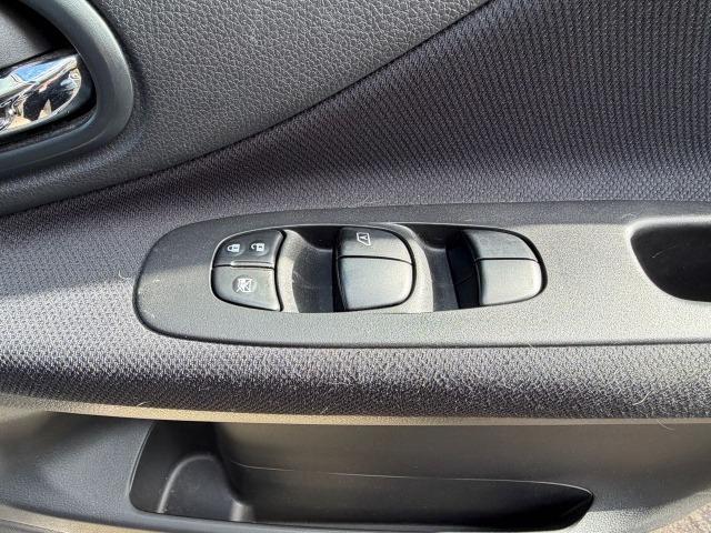 セレナ ハイウェイスターＳ－ＨＶアドバンスドセーフティパック　フロントカメラ　３列　衝突軽減Ｂ　パワーステアリング　フルフラット　オートクルーズ　盗難防止装置　スマートキー　キーフリー　寒冷地仕様　アイドリングストップ　ＡＣ　ＡＢＳ　ウォークスルー　サイドカメラ（45枚目）