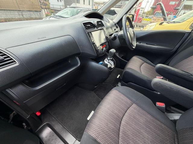 セレナ ハイウェイスター S-ハイブリッド 衝突軽減B アイドリングSTOP スマートエントリー 地デジテレビ Wエアコン 衝突安全ボディ 寒冷地仕様 3列シート フルフラットシート オートクルーズ セキュリティ ウォークスルー Bカメラ(7枚目)