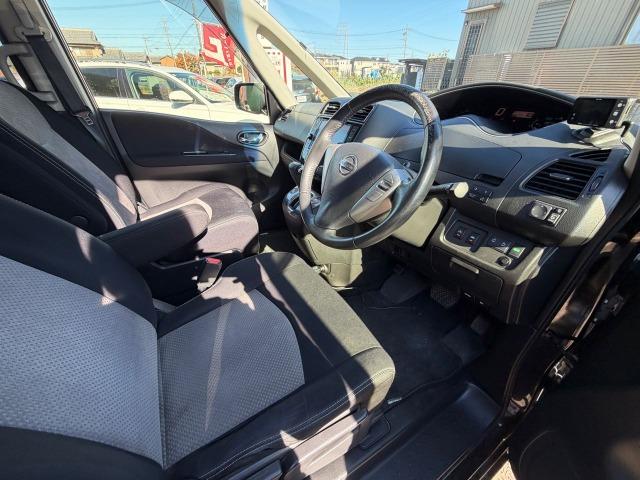 セレナ ライダーＳ－ハイブリッドアドバンスドセーフティパック　オートクルーズコントロール　メモリーナビ　３列シート　全周囲カメラ　フルセグ　ＥＴＣ　スマートキー　バックカメラ　アイドリングストップ　前後ソナー　衝突被害軽減装置　Ｂｌｕｅｔｏｏｔｈ対応　Ｗエアコン（6枚目）