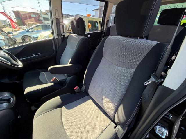 セレナ ライダーＳ－ハイブリッドアドバンスドセーフティパック　オートクルーズコントロール　メモリーナビ　３列シート　全周囲カメラ　フルセグ　ＥＴＣ　スマートキー　バックカメラ　アイドリングストップ　前後ソナー　衝突被害軽減装置　Ｂｌｕｅｔｏｏｔｈ対応　Ｗエアコン（9枚目）