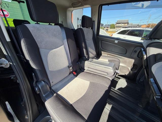 セレナ ライダーＳ－ハイブリッドアドバンスドセーフティパック　オートクルーズコントロール　メモリーナビ　３列シート　全周囲カメラ　フルセグ　ＥＴＣ　スマートキー　バックカメラ　アイドリングストップ　前後ソナー　衝突被害軽減装置　Ｂｌｕｅｔｏｏｔｈ対応　Ｗエアコン（10枚目）