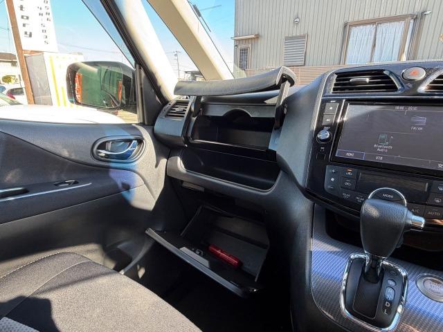 セレナ ライダーＳ－ハイブリッドアドバンスドセーフティパック　オートクルーズコントロール　メモリーナビ　３列シート　全周囲カメラ　フルセグ　ＥＴＣ　スマートキー　バックカメラ　アイドリングストップ　前後ソナー　衝突被害軽減装置　Ｂｌｕｅｔｏｏｔｈ対応　Ｗエアコン（26枚目）