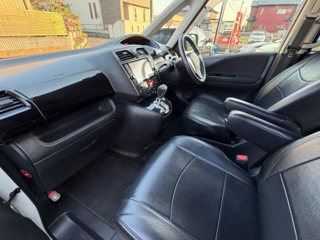 セレナ ハイウェイスター S-ハイブリッド アイドリングSTOP スマートエントリー 地デジテレビ Wエアコン 衝突安全ボディ 寒冷地仕様 3列シート フルフラットシート オートクルーズ セキュリティ ウォークスルー Bカメラ ETC メモナビ(7枚目)