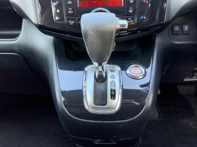 セレナ ハイウェイスター S-ハイブリッド アイドリングSTOP スマートエントリー 地デジテレビ Wエアコン 衝突安全ボディ 寒冷地仕様 3列シート フルフラットシート オートクルーズ セキュリティ ウォークスルー Bカメラ ETC メモナビ(20枚目)