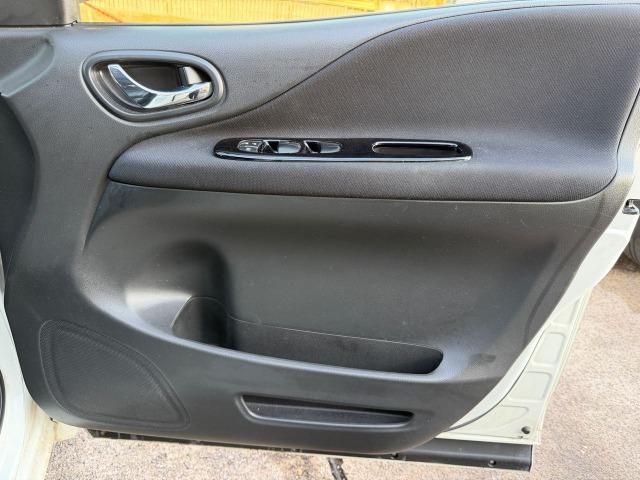 セレナ ハイウェイスター S-ハイブリッド アイドリングSTOP スマートエントリー 地デジテレビ Wエアコン 衝突安全ボディ 寒冷地仕様 3列シート フルフラットシート オートクルーズ セキュリティ ウォークスルー Bカメラ ETC メモナビ(49枚目)