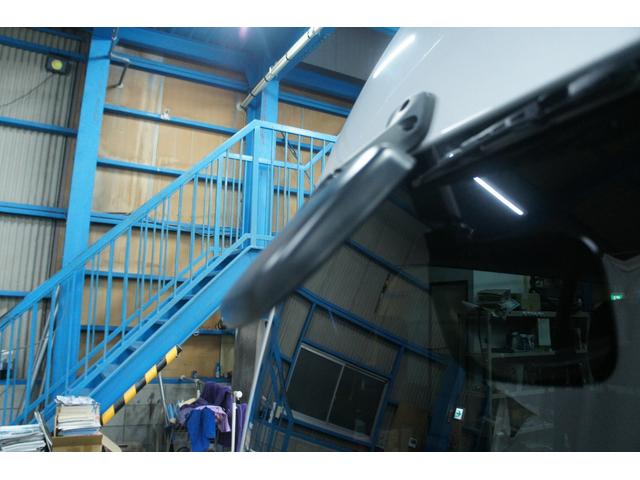 ハイエースワゴン グランドキャビン Bluetooth対応ナビ/ビルトインETC/バックモニター/TV/パワースライドドア/トヨタセーフティセンス/車線逸脱警報/オートハイビーム/AC100V/スマートキー/OBDチェック済/1年保証付(30枚目)